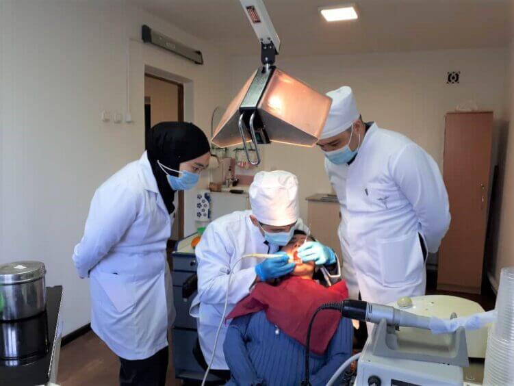 Будущие стоматологи КГМА проводят бесплатную профилактику и лечение зубов