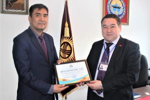 Профессору Университета Назарбаева вручили «благодарственное письмо» КГМА