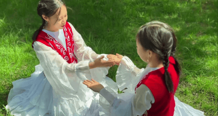 Кыргызские национальные костюмы