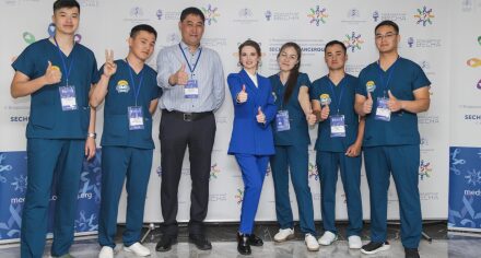 КММАнын студенттери Сеченов университетинде өткөн онкология боюнча эл аралык олимпиадага катышты