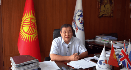 Поздравление ректора МВШМ С.Ахунбаева с85-летним юбилеем КГМА