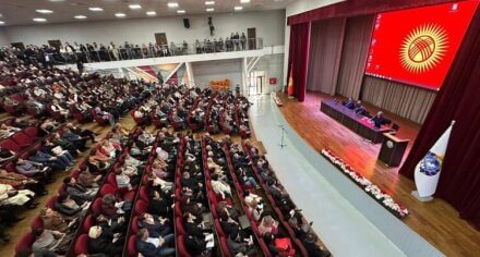 И. К. Ахунбаев атындагы КММАда паракорлук окуясынан кийин жыйын өттү