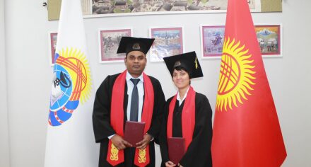 Двум гражданам Непала вручены сертификаты об окончании ординатуры КГМА